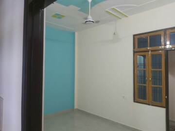 Room in 2 BHK Apartment at AF Apartments, Aliganj – for Rent