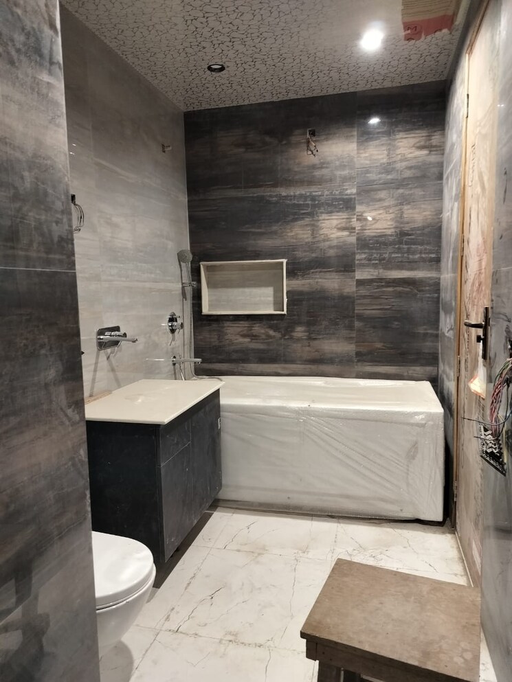 Bathroom, mahagun-masion 3 Bedroom 1660 Sq.Ft. Apartment In Indrapuram Ghaziabad 8110764