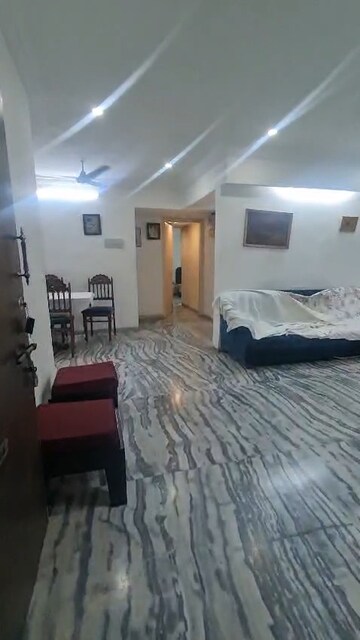 Bedroom in 2 BHK Apartment at Andheri West – for Rent