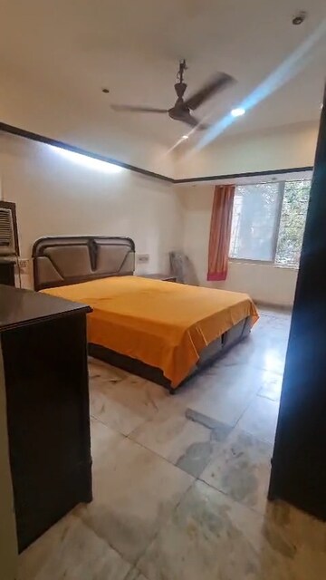 Bedroom in 2 BHK Apartment at Andheri West – for Rent