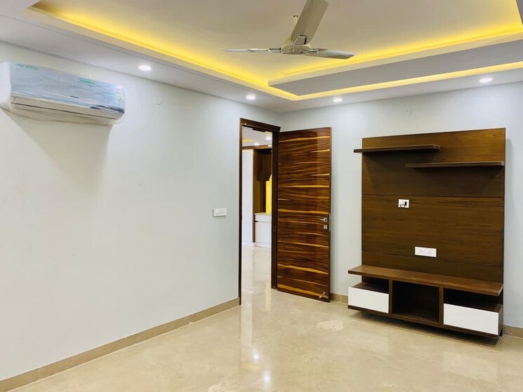 Room, tdi-the-retreat 3 Bedroom 250 Sq.Yd. Builder Floor In Sector 89 Faridabad 8110834