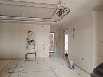 Building Lobby in 5 BHK Villa at Gomti Nagar – for Sale