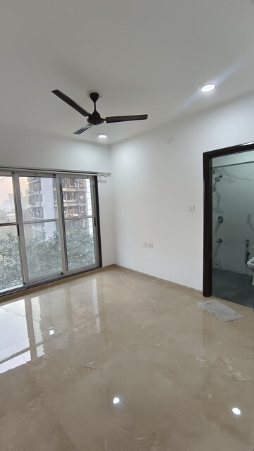 Room in 2 BHK Apartment at Bhoomi Classic, Malad West – for Rent