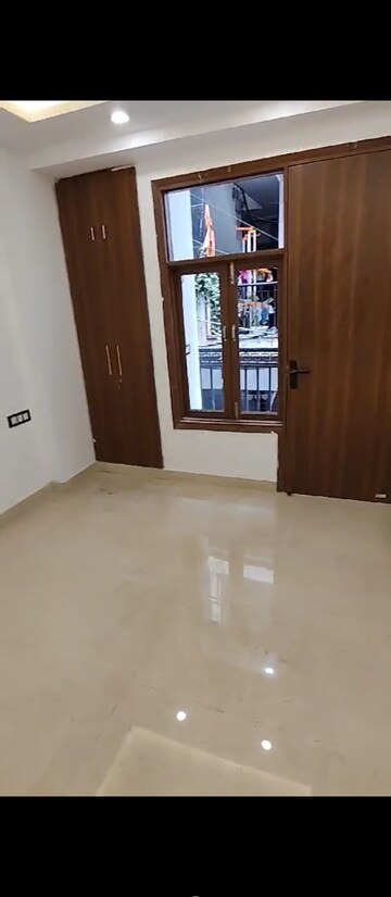 Room in 2 BHK Builder Floor at Sultanpur – for Rent