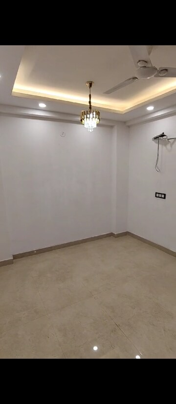 Room in 2 BHK Builder Floor at Sultanpur – for Rent