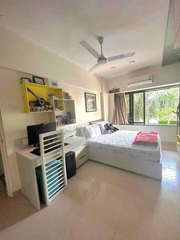 Bedroom in 3.5 BHK Apartment at Imperial Heights Phase 2, Goregaon West – for Rent