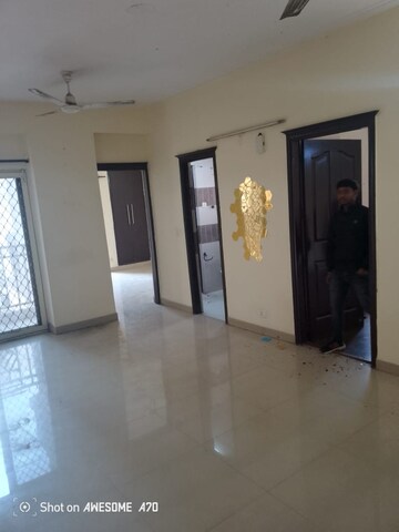 Room in 3 BHK Apartment at Sunshine Helios, Sector 78 – for Rent