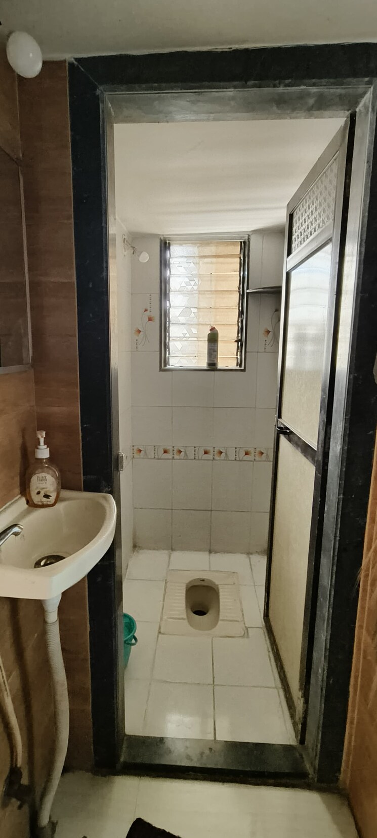 Bathroom, colleagues-co-operative-housing-society 1 Bedroom 225 Sq.Ft. Apartment In Worli Mumbai 8110913