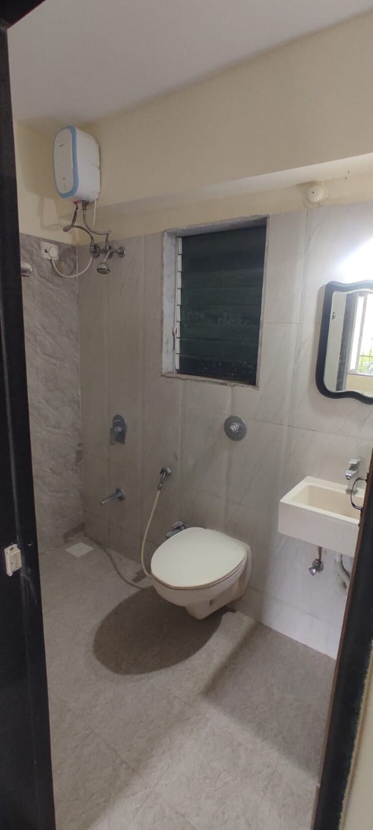 Bathroom, vihang-valley-phase-2 1 Bedroom 450 Sq.Ft. Apartment In Kasarvadavali Thane 8110943