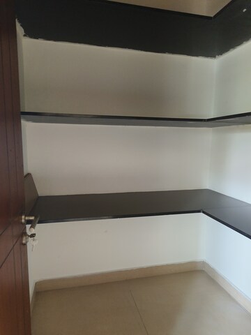 Furnished Amenities in 3 BHK Apartment at Banjara Hills – for Rent