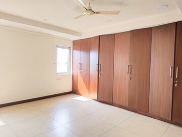 Room in 3 BHK Apartment at Banjara Hills – for Rent