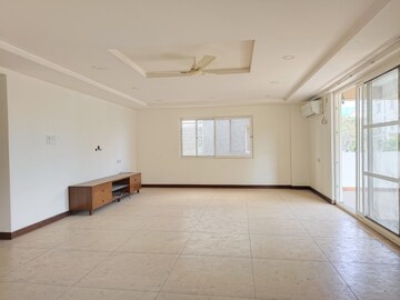 Room in 3 BHK Apartment at Banjara Hills – for Rent