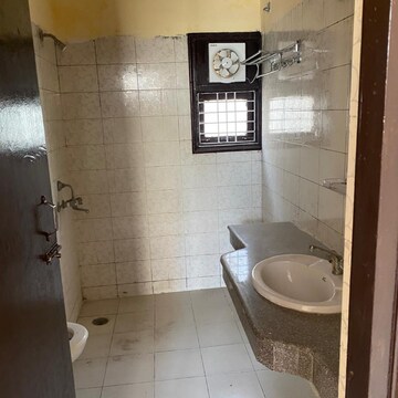Bathroom in 3 BHK Builder Floor at Rps Palms, Sector 88 – for Rent