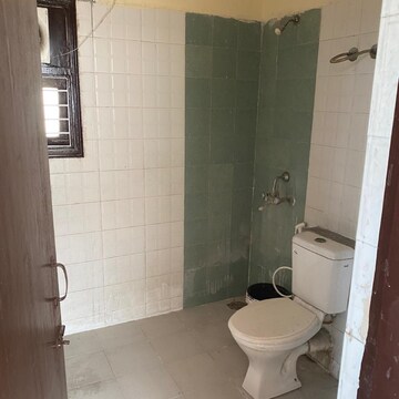 Bathroom in 3 BHK Builder Floor at Rps Palms, Sector 88 – for Rent
