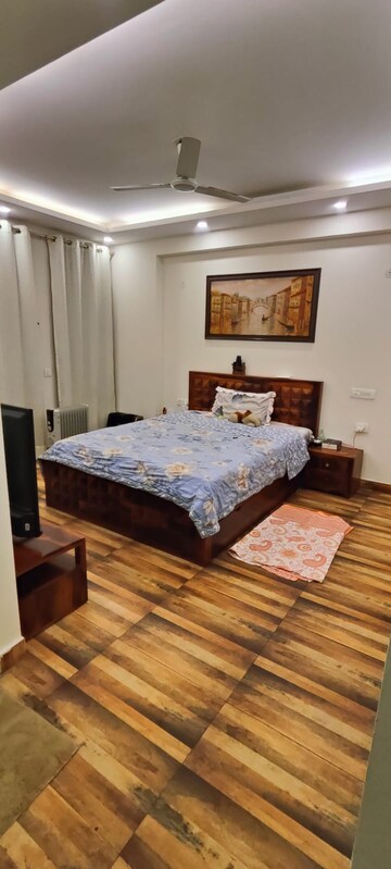 Bedroom in 3.5 BHK Apartment at Unitech The Residences Gurgaon, Sector 33 – for Rent