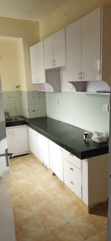 Kitchen in 2 BHK Apartment at DLF Regency Park I, Dlf Phase iv – for Rent