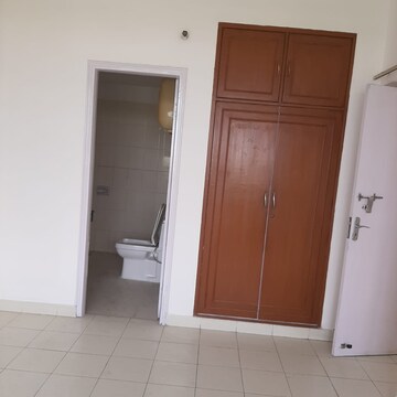 Building Lobby in 2 BHK Apartment at DLF Regency Park I, Dlf Phase iv – for Rent