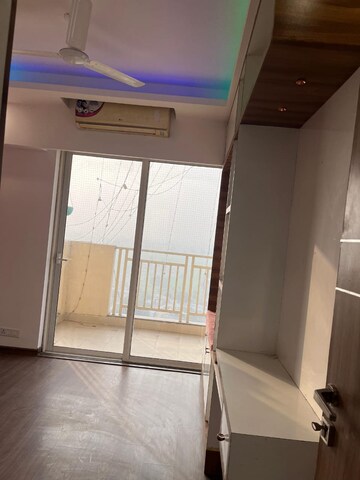 Building Lobby in 3 BHK Apartment at Orchid Petals, Sector 49 – for Rent