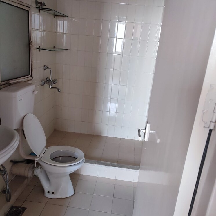 Bathroom, dlf-exclusive-floors 3 Bedroom 1500 Sq.Ft. Apartment In Sector 53 Gurgaon 8111094