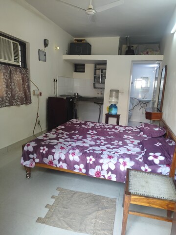 Bedroom in Studio Apartment at Varun Enclave, Sector 28 – for Rent