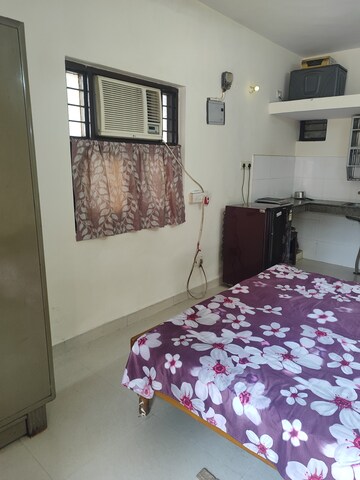 Bedroom in Studio Apartment at Varun Enclave, Sector 28 – for Rent