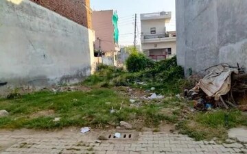 Plot For Sale in Sector 82