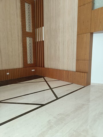 Room in 3 BHK Apartment at Supertech ORB, Sector 74 – for Rent