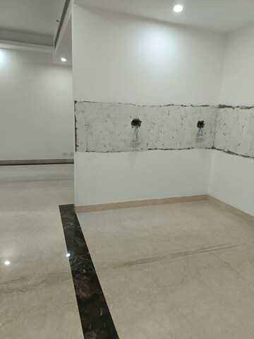 Room in 3 BHK Apartment at Supertech ORB, Sector 74 – for Rent