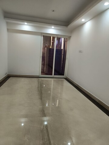 Room in 3 BHK Apartment at Supertech ORB, Sector 74 – for Rent