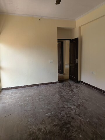 Room in 2 BHK Apartment at Aims Golf City, Sector 75 – for Rent