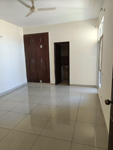 Room in 3 BHK Apartment at Gardenia Golf City, Sector 75 – for Rent