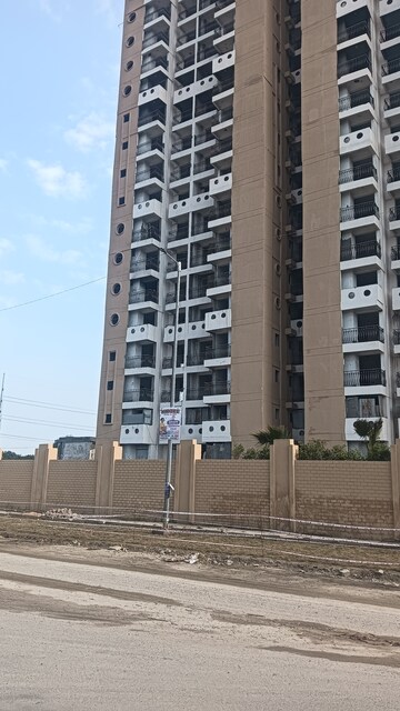 2 BHK Apartment For Resale in Sikka Kaamna Greens Sector 143a Noida Noida  8111162