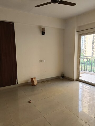 Room in 3 BHK Apartment at Gardenia Golf City, Sector 75 – for Rent