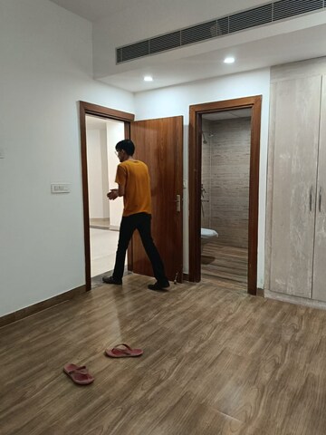 Room in 3 BHK Apartment at Supertech ORB, Sector 74 – for Rent