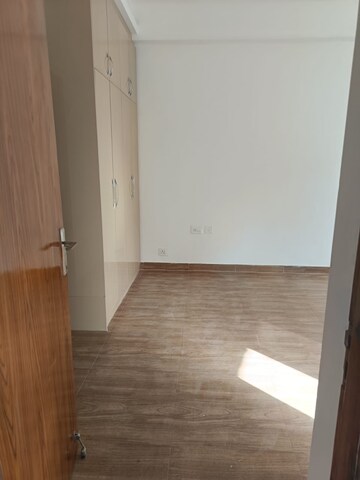 Room in 3 BHK Apartment at Supertech ORB, Sector 74 – for Rent
