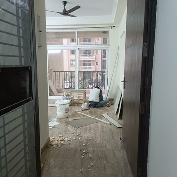Balcony in 3 BHK Apartment at Amrapali Silicon City, Sector 76 – for Rent