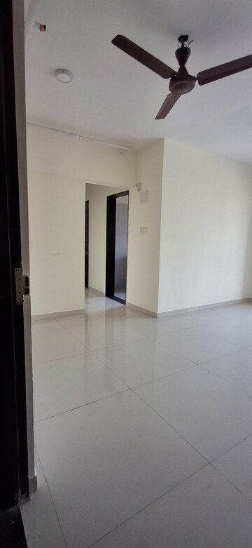 Furnished Amenities in 3 BHK Apartment at Lotus Lotus Link Square, Malad West – for Rent