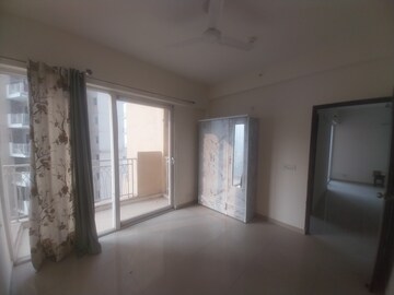 Room in 2.5 BHK Apartment at Mahagun Mywoods III, Sector 16c Greater Noida – for Sale