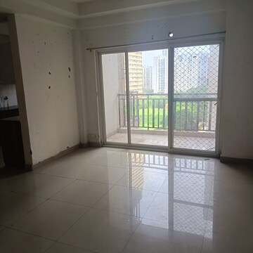 Room in 3 BHK Apartment at Amrapali Silicon City, Sector 76 – for Rent