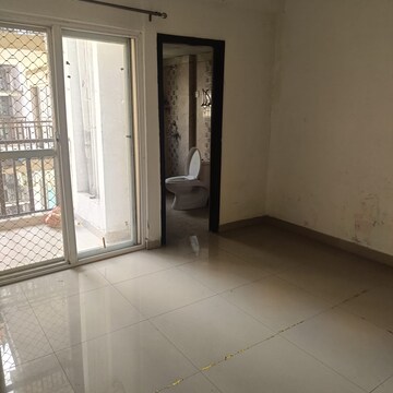 Room in 3 BHK Apartment at Amrapali Silicon City, Sector 76 – for Rent
