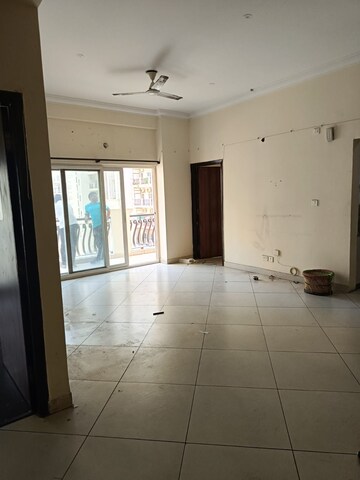 Room in 2 BHK Apartment at Amrapali Silicon City, Sector 76 – for Rent