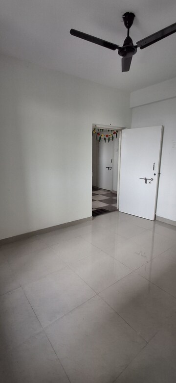 Room in 1 BHK Apartment at Goregaon West – for Rent