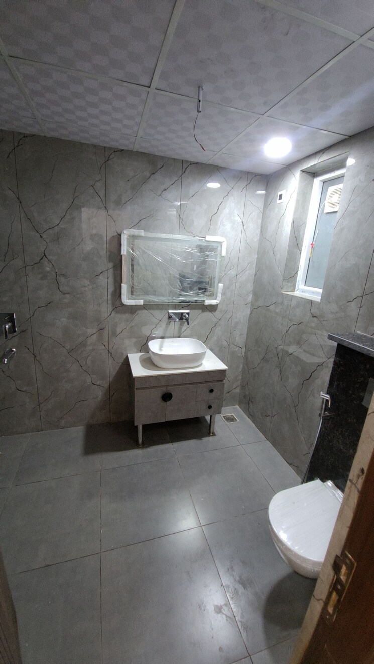 Bathroom, sector 46 4 Bedroom 500 Sq.Yd. Builder Floor In Sector 46 Faridabad 8111225