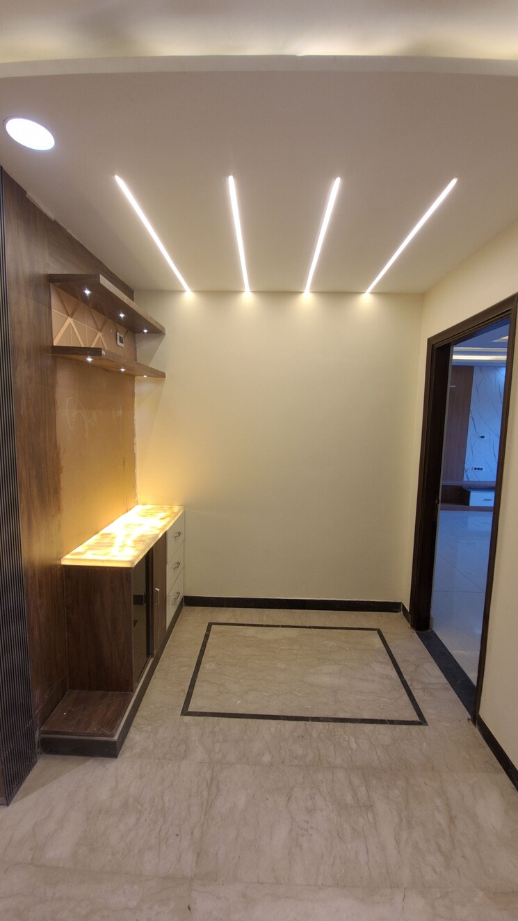 Room, sector 46 4 Bedroom 500 Sq.Yd. Builder Floor In Sector 46 Faridabad 8111225