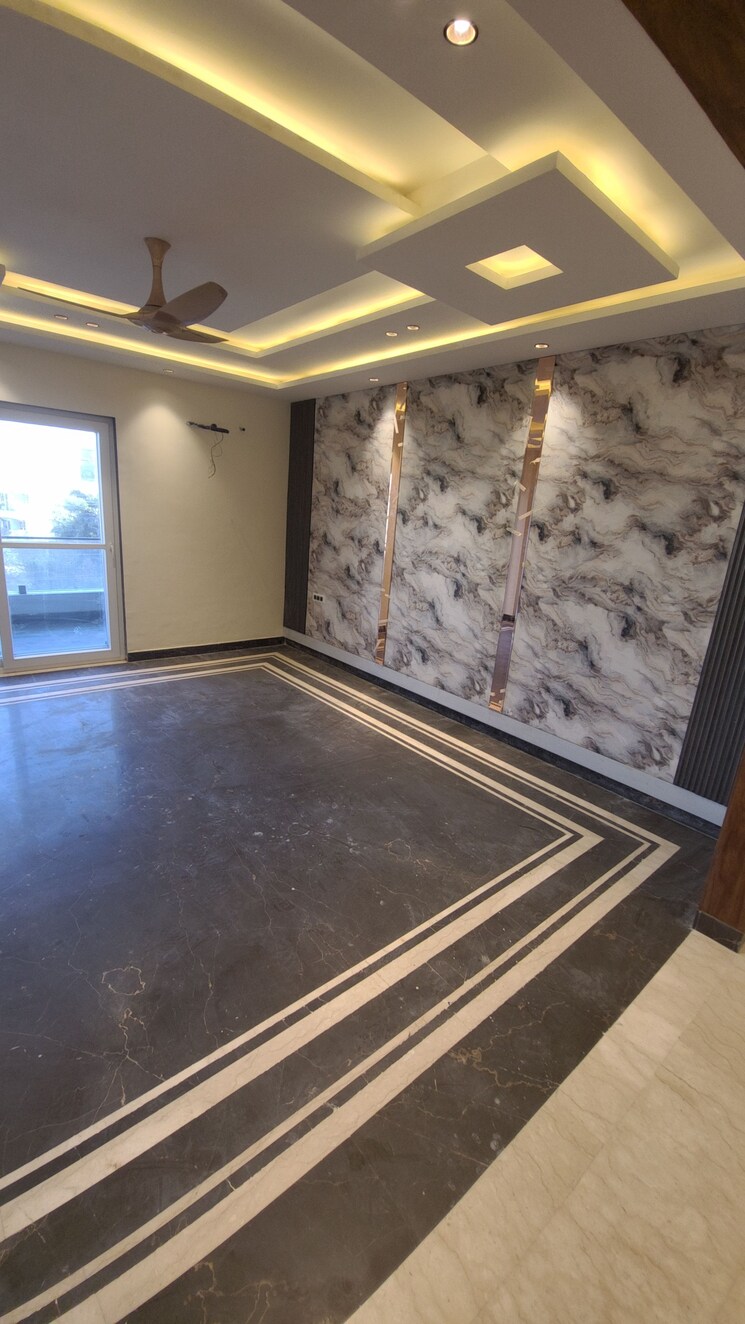 Room, sector 46 4 Bedroom 500 Sq.Yd. Builder Floor In Sector 46 Faridabad 8111225