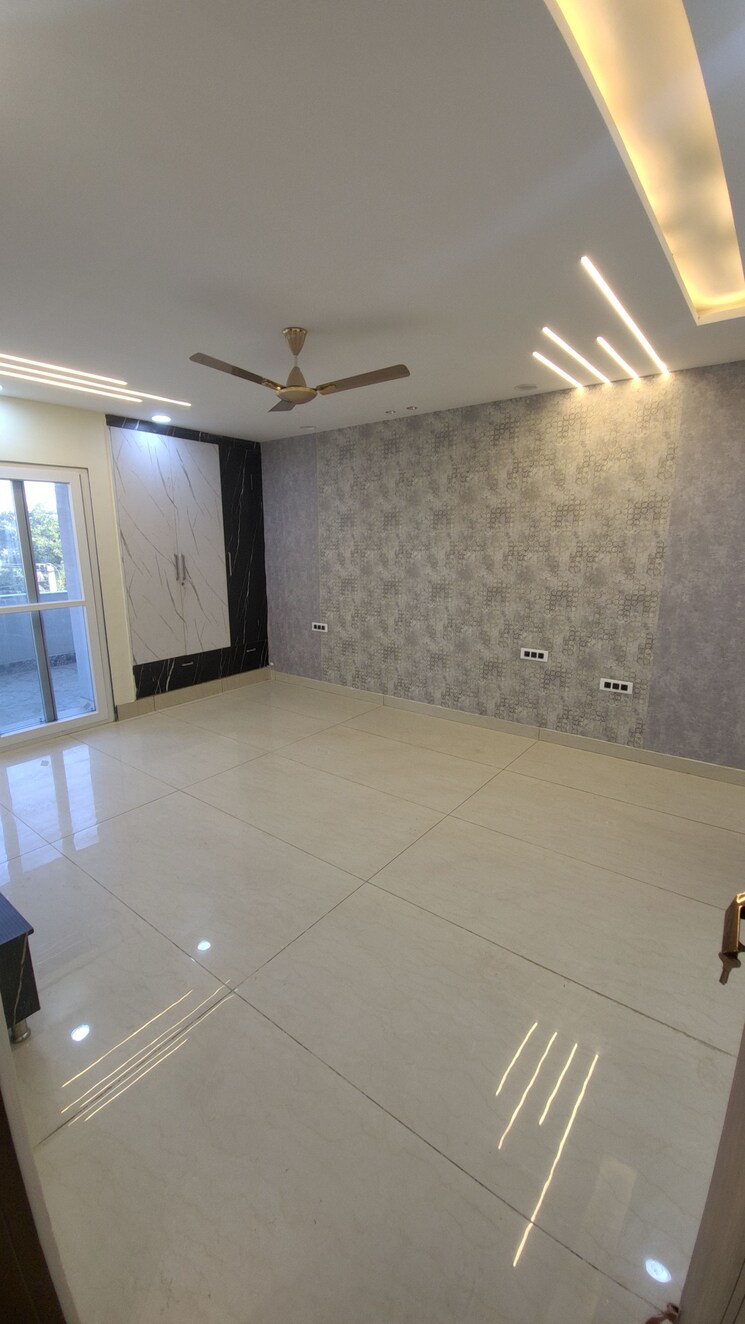 Room, sector 46 4 Bedroom 500 Sq.Yd. Builder Floor In Sector 46 Faridabad 8111225