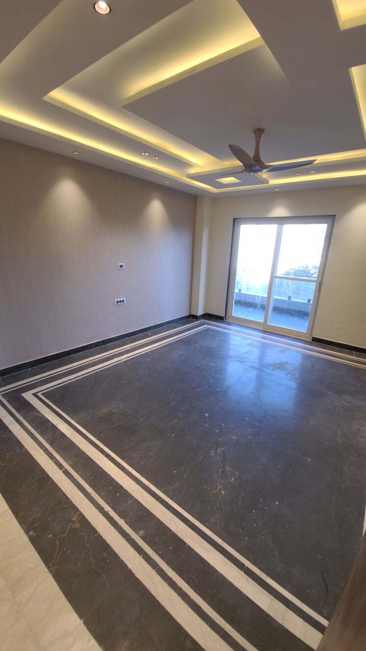 Room, sector 46 4 Bedroom 500 Sq.Yd. Builder Floor In Sector 46 Faridabad 8111225