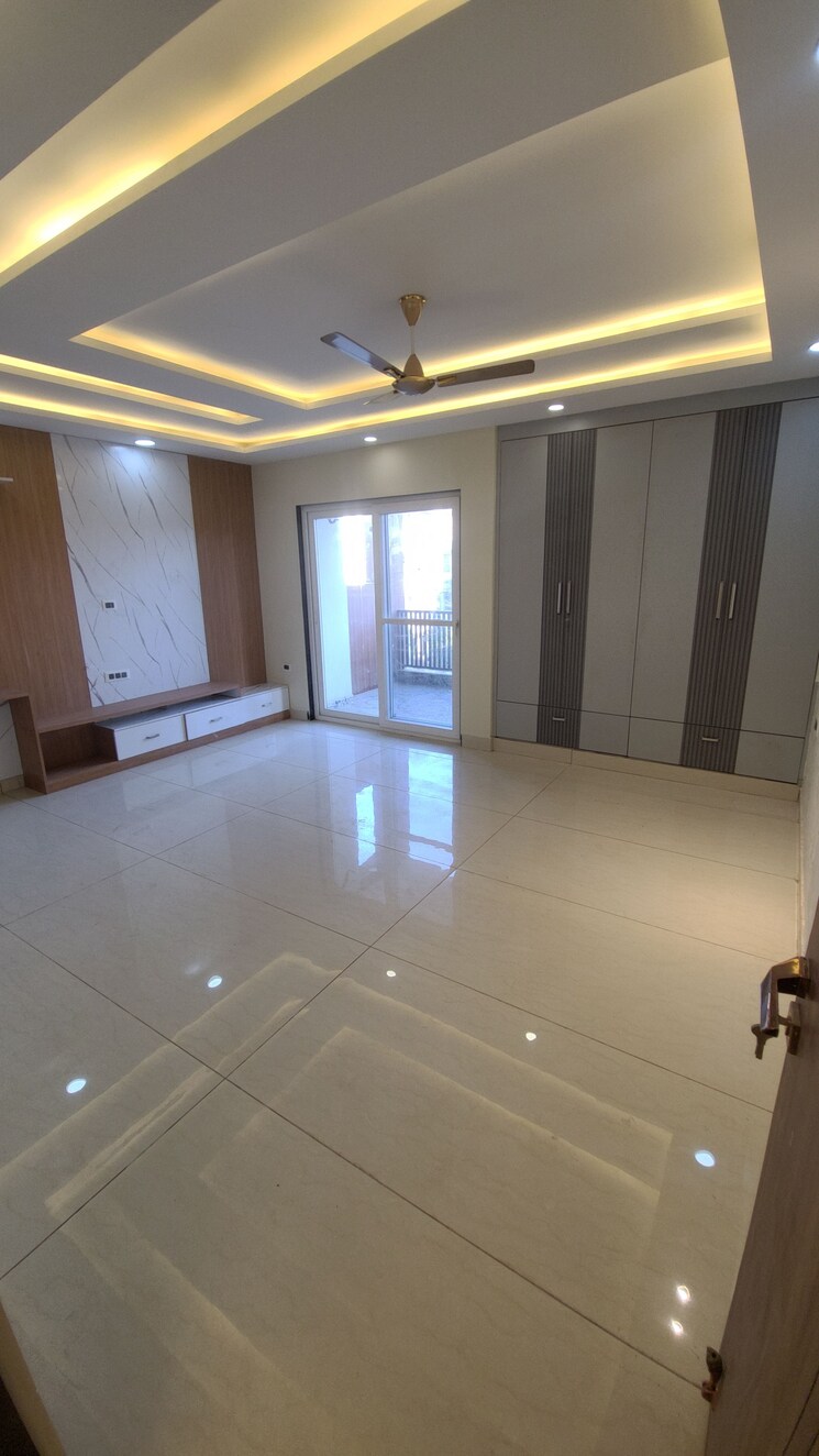 Room, sector 46 4 Bedroom 500 Sq.Yd. Builder Floor In Sector 46 Faridabad 8111225