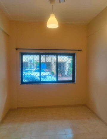 Room in 1.5 BHK Apartment at Adarsh Nagar Society, Worli – for Rent