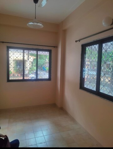 Room in 1.5 BHK Apartment at Adarsh Nagar Society, Worli – for Rent